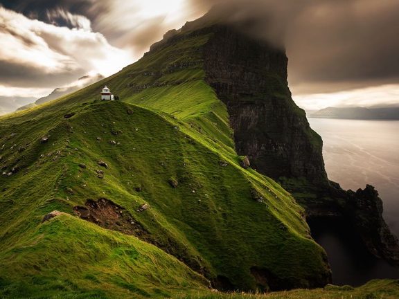FLIGHTS AND HOLIDAYS TO NORWAY